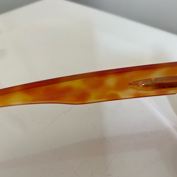 High Fashion Rectangular Sunglasses. - Picture 4 of 6